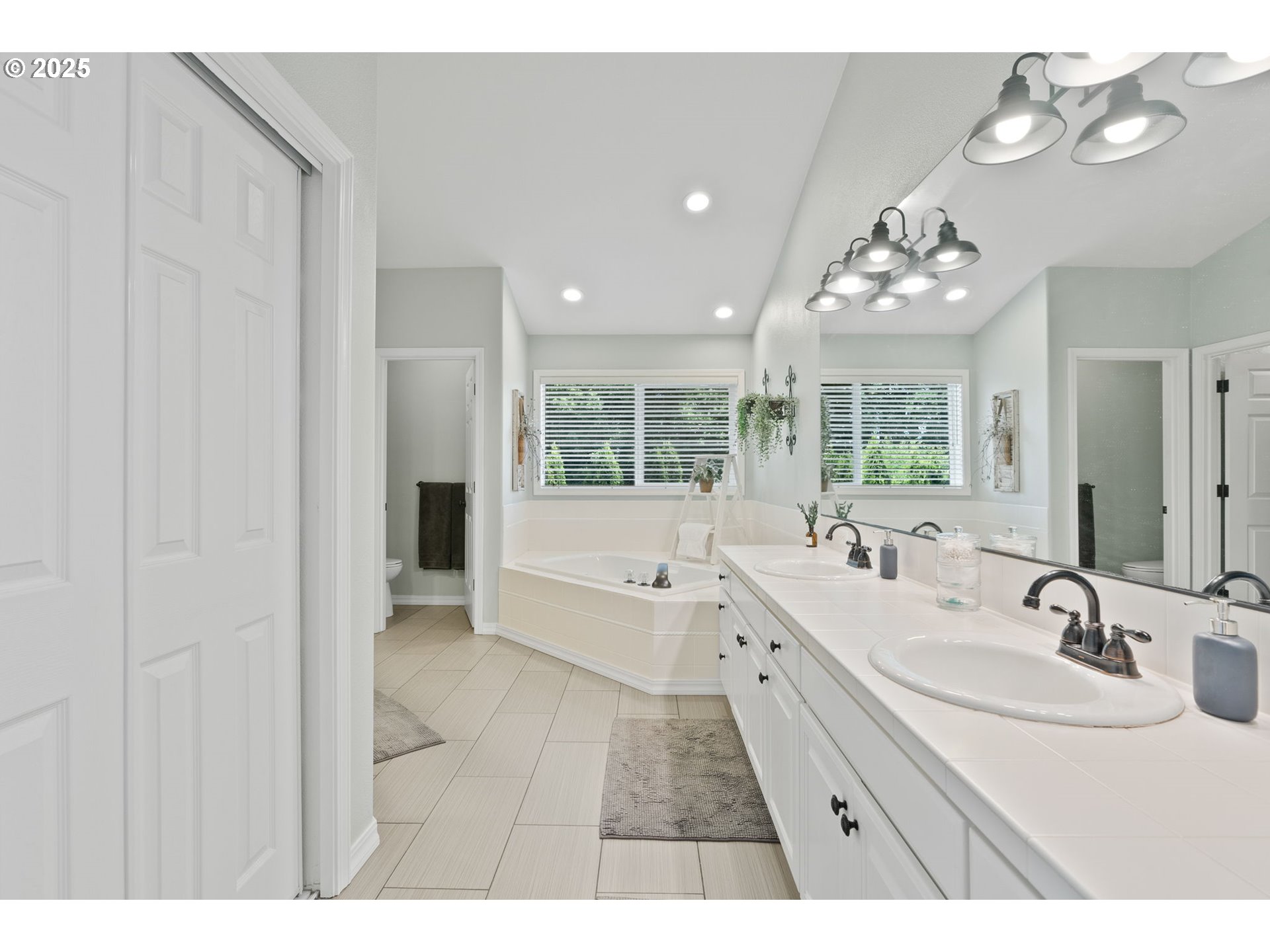 8775 Southwest Comanche Way Tualatin, OR 97062 - Photo 36 of 48 Gallery Image 36