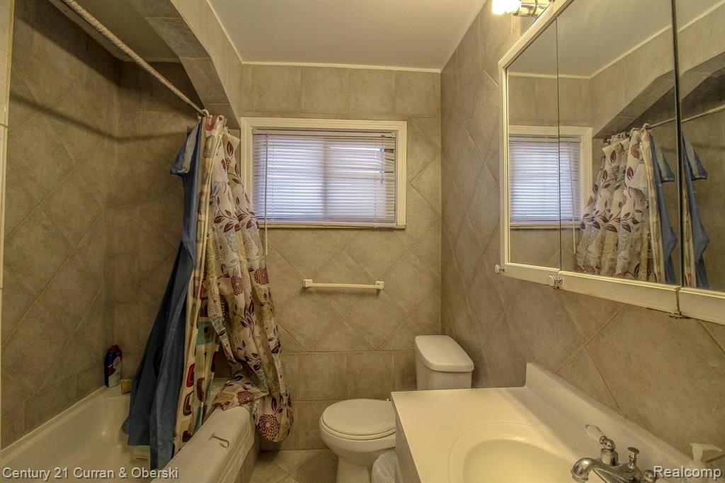 27034 Ford Road Dearborn Heights, MI 48127 - Photo 8 of 20