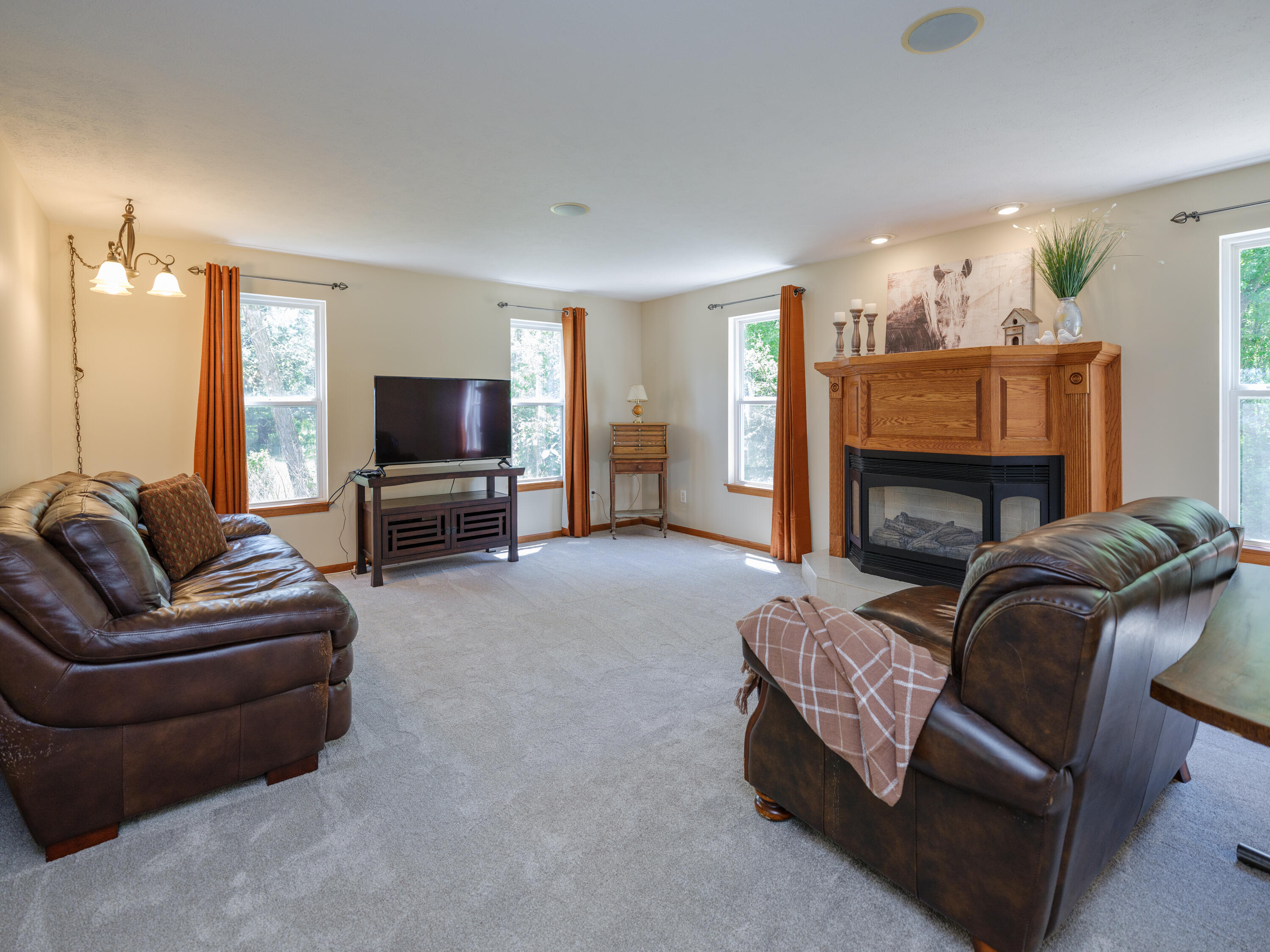 1042 Hunter Ridge Battle Creek, MI 49017 - Photo 5 of 47 1042 Hunters Ridge-104