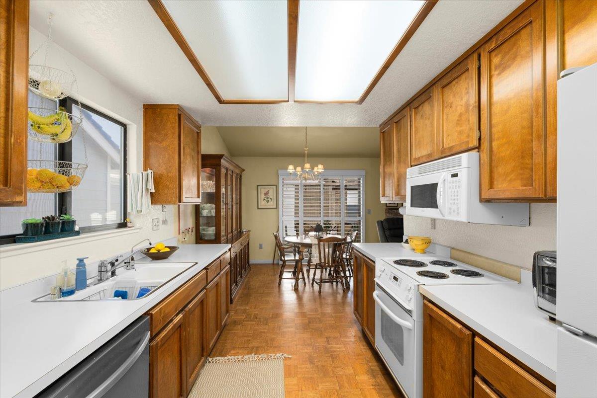 3545 Blackstone Way Modesto, CA 95356 - Photo 13 of 27