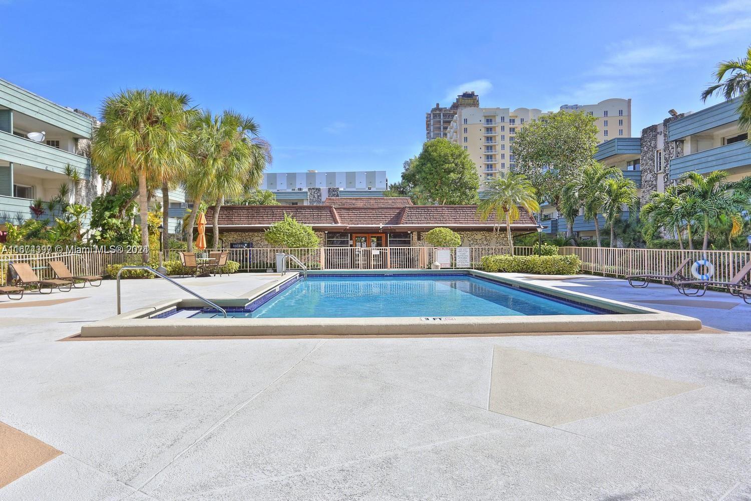 8335 Southwest 72nd Avenue, Unit 312D Miami, FL 33143 - Photo 44 of 45 a view of a basket ball ground