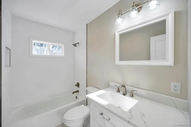 $650,000 | 16 Columbus Avenue, Brentwood, NY 11717