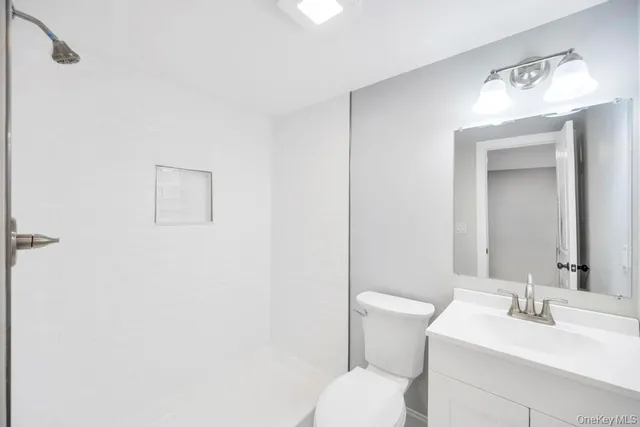 $650,000 | 16 Columbus Avenue, Brentwood, NY 11717