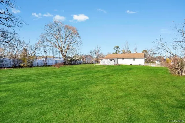 $650,000 | 16 Columbus Avenue, Brentwood, NY 11717