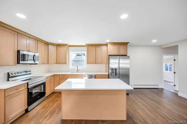 $650,000 | 16 Columbus Avenue, Brentwood, NY 11717