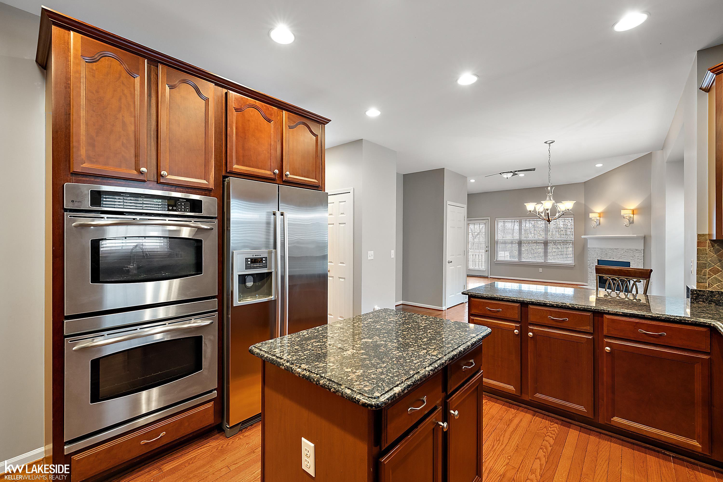 747 East Bluff Court Rochester Hills, MI 48306 - Photo 14 of 79
