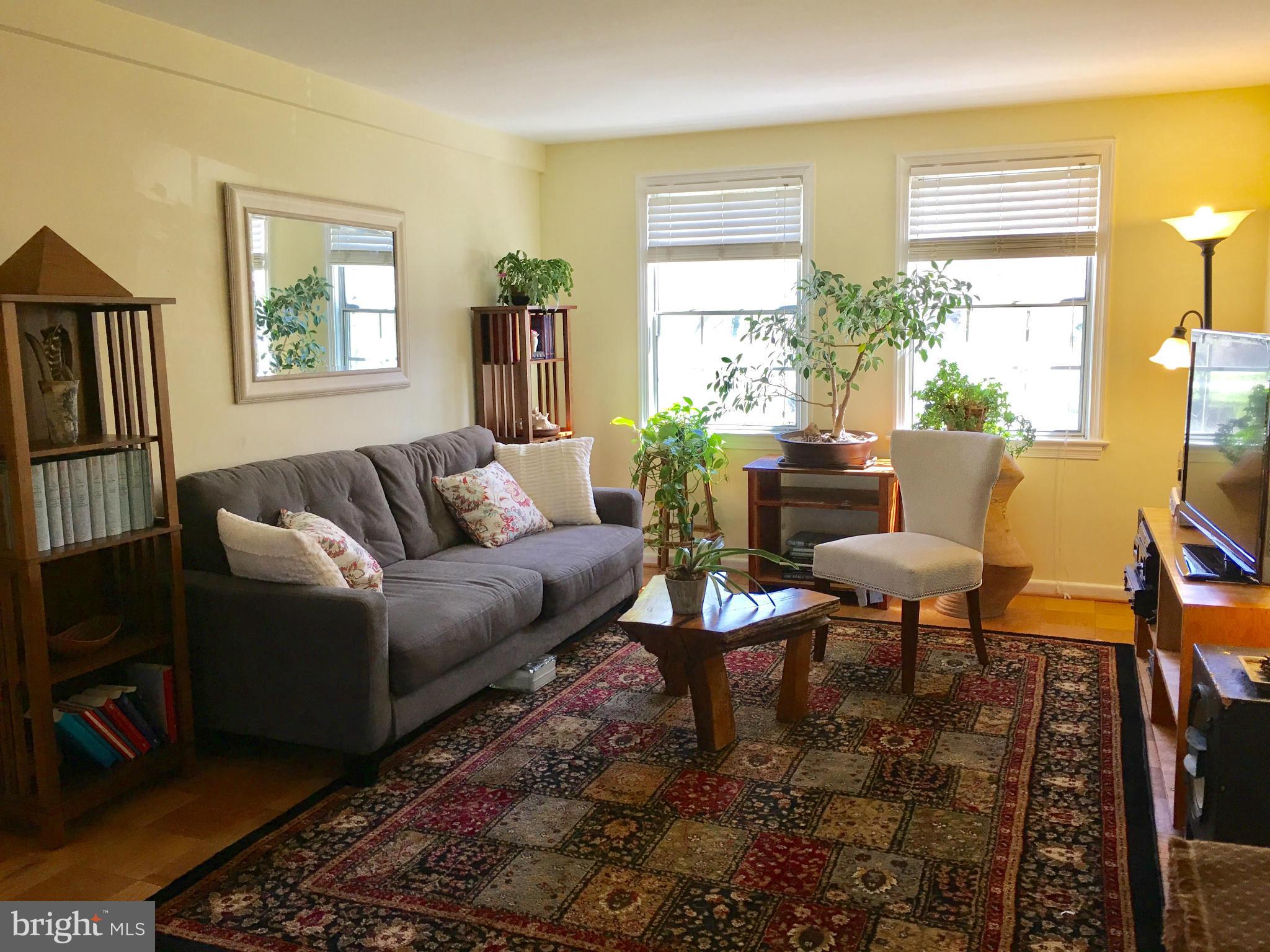 6500 Boulevard View, Unit A2 Alexandria, VA 22307 - Photo 2 of 12 Living Room