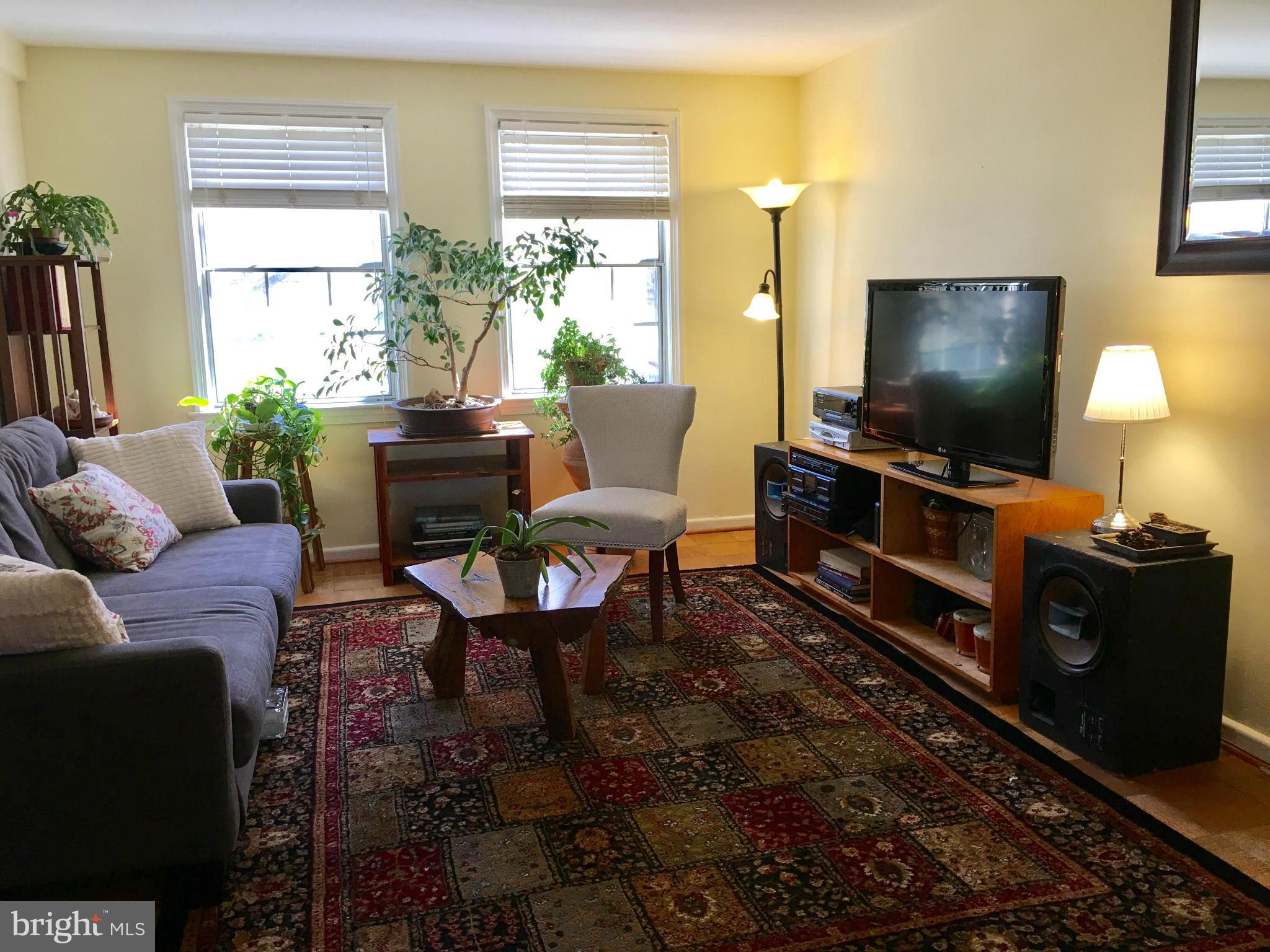 6500 Boulevard View, Unit A2 Alexandria, VA 22307 - Photo 4 of 12 Living Room