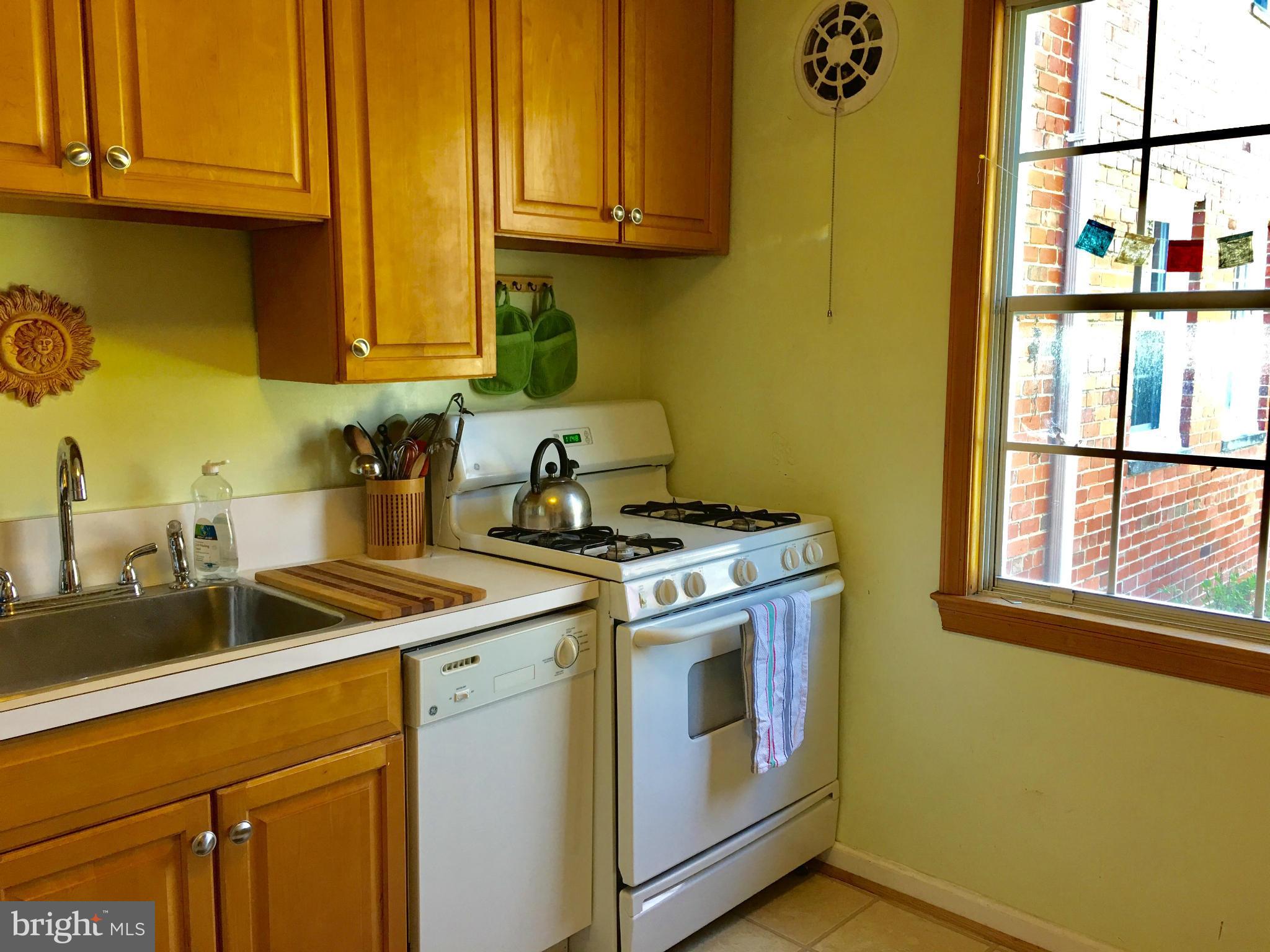 6500 Boulevard View, Unit A2 Alexandria, VA 22307 - Photo 5 of 12 Kitchen