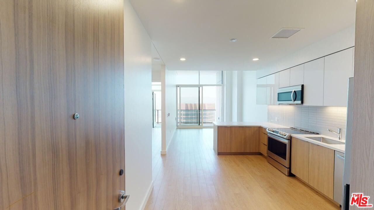 11750 Wilshire Boulevard, Unit 3303 Los Angeles, CA 90025 - Photo 2 of 40