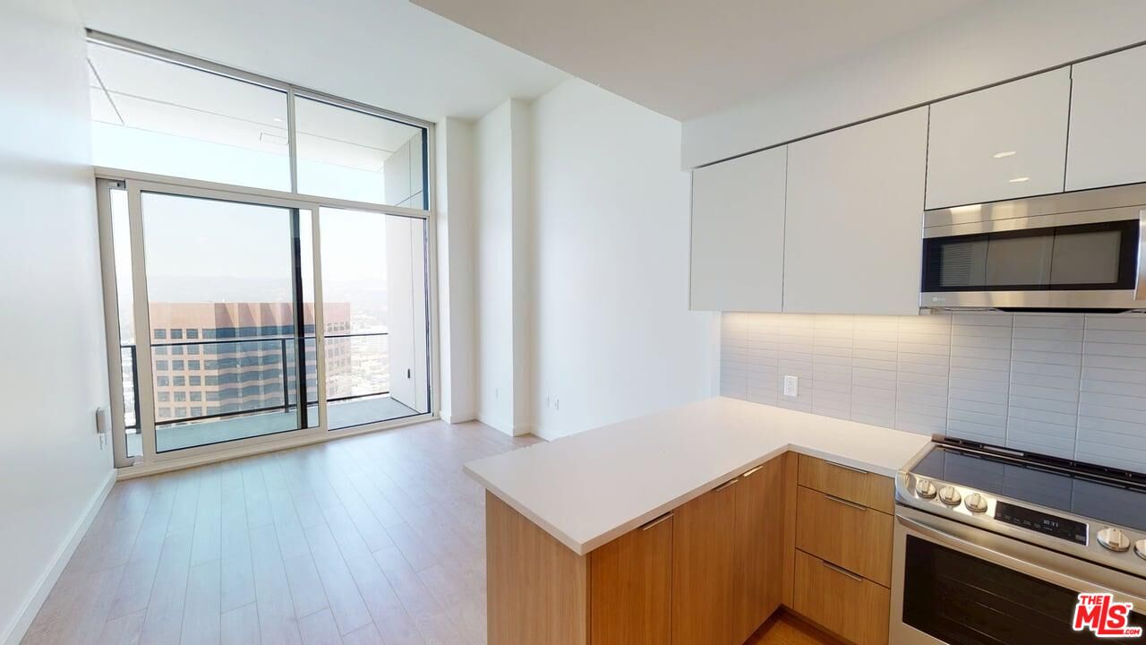 11750 Wilshire Boulevard, Unit 3303 Los Angeles, CA 90025 - Photo 3 of 40