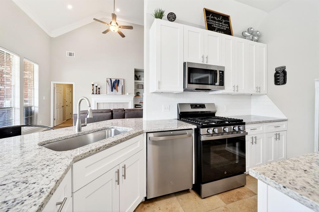 4509 Scenic Drive Rowlett, TX 75088 - Photo 14 of 40 Kitchen