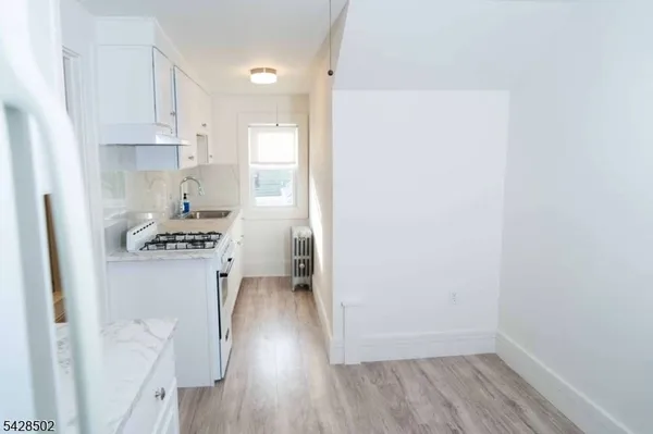 $1,900 | 518 Monroe Street, Unit 3, Orange, NJ 07050
