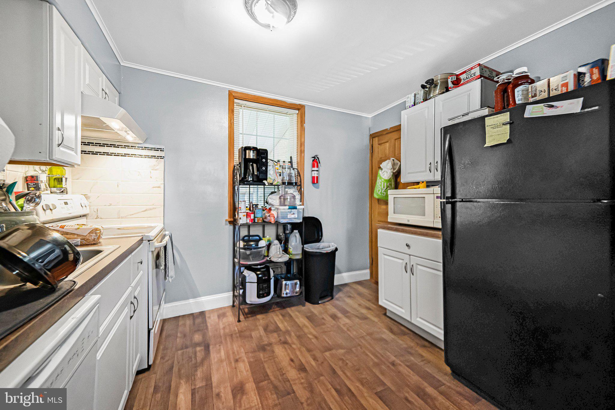 2415 Dutton Mill Road Aston, PA 19014 - Photo 4 of 13 Kitchen
