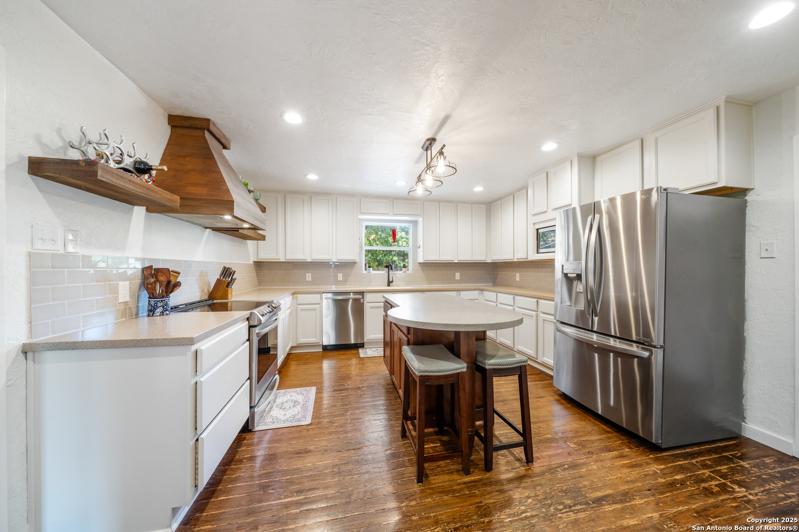 908 29th Street Hondo, TX 78861 - Photo 11 of 37