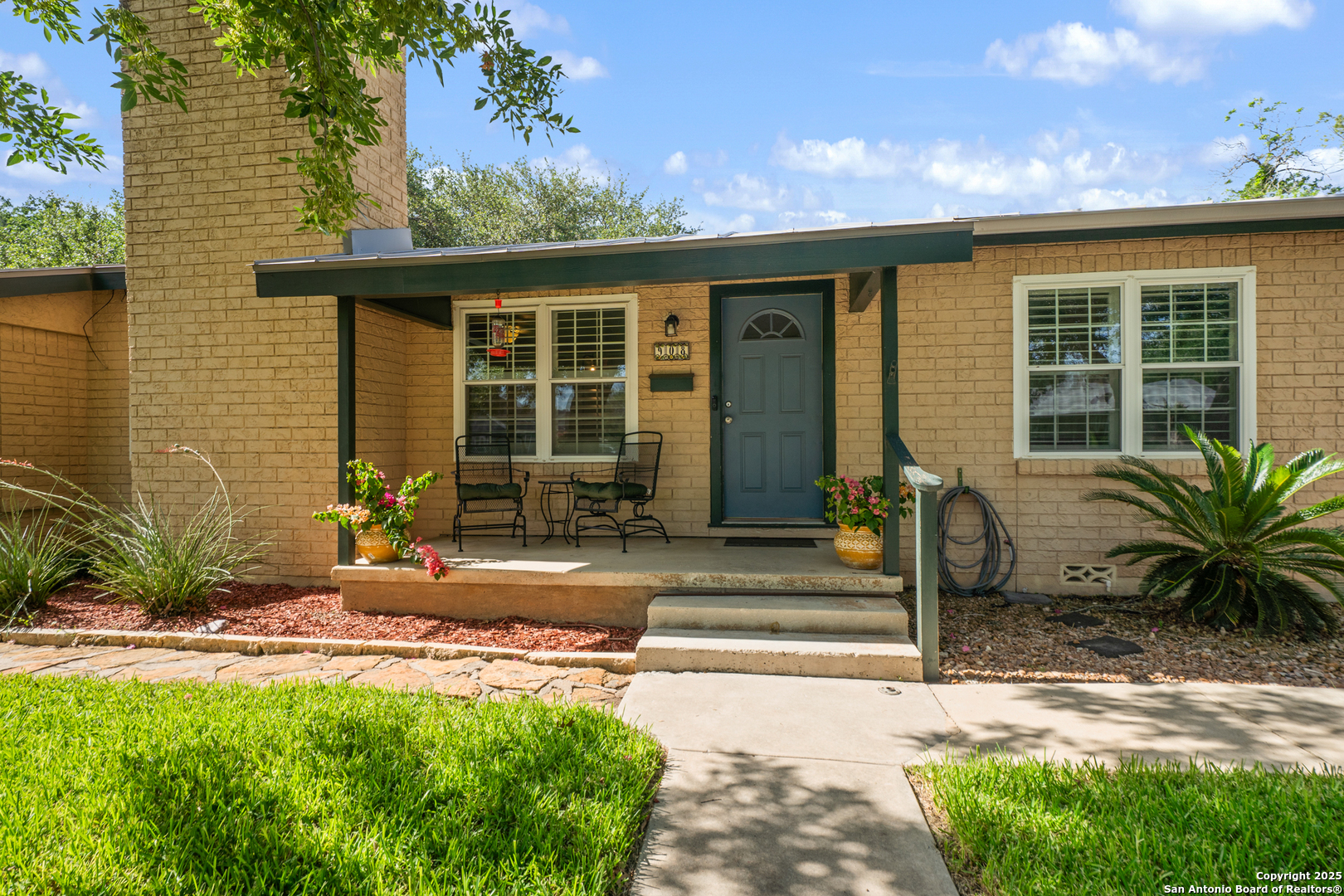 908 29th Street Hondo, TX 78861 - Photo 5 of 37