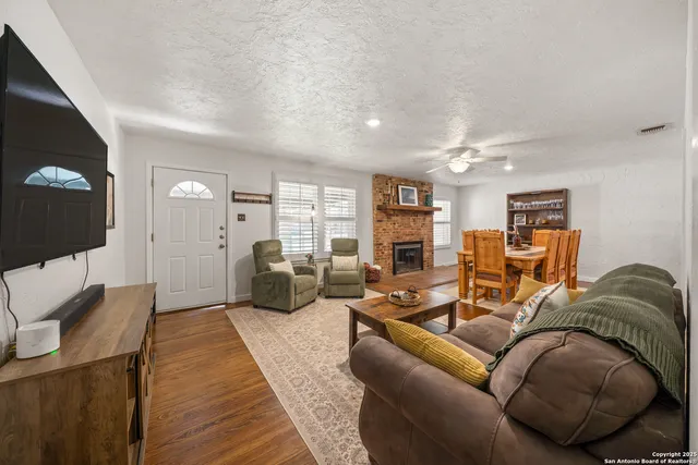 $379,900 | 908 29th Street, Hondo, TX 78861