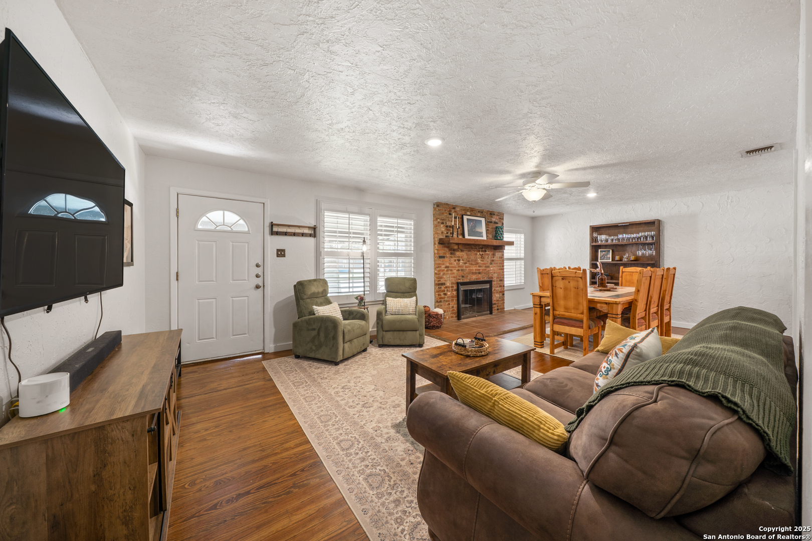 908 29th Street Hondo, TX 78861 - Photo 6 of 37