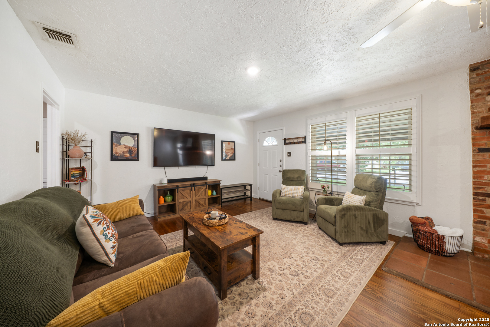 908 29th Street Hondo, TX 78861 - Photo 7 of 37