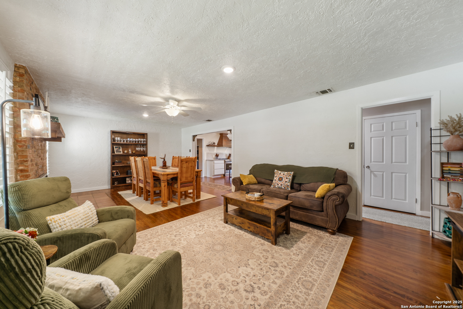 908 29th Street Hondo, TX 78861 - Photo 9 of 37