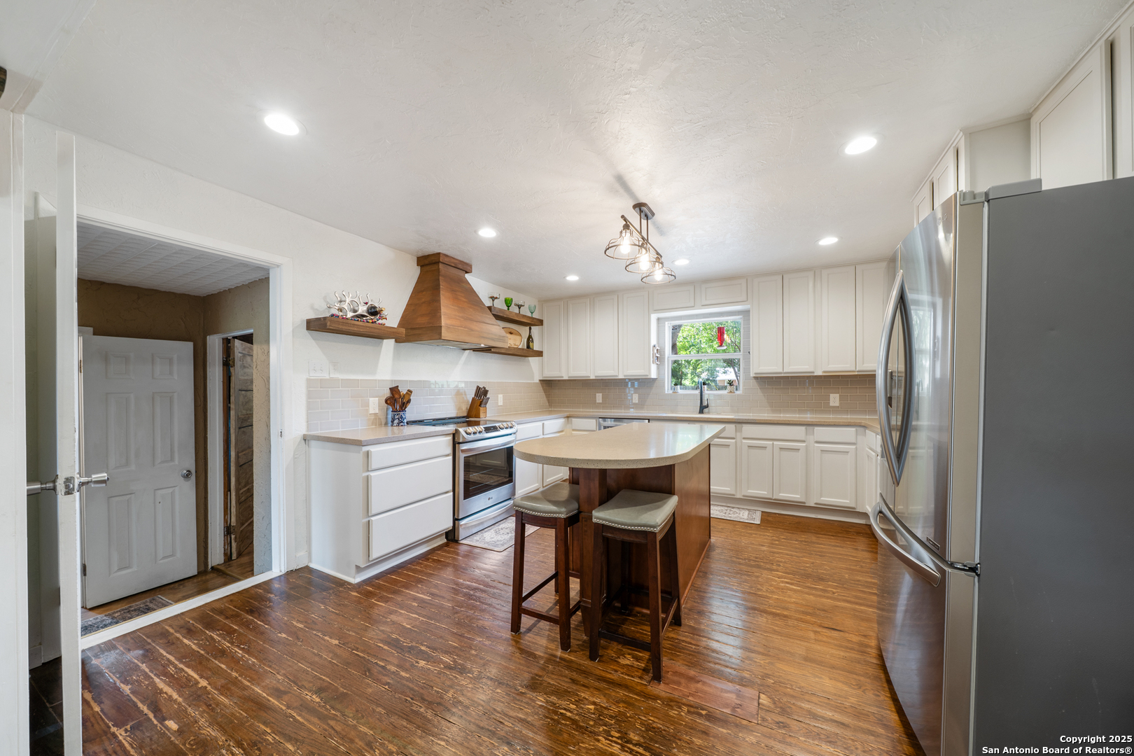 908 29th Street Hondo, TX 78861 - Photo 10 of 37