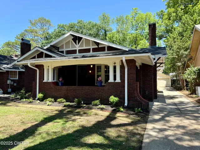 a view of a backyard with sitting area