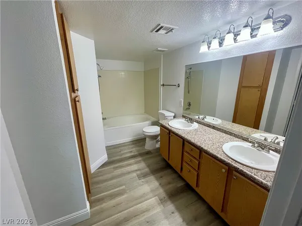 $1,200 | 5055 West Hacienda Avenue, Unit 2142, Las Vegas, NV 89118