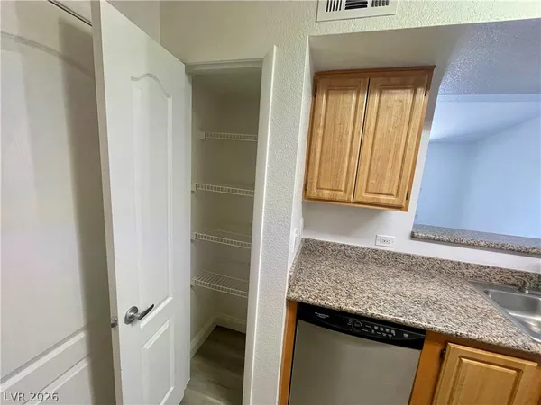 $1,200 | 5055 West Hacienda Avenue, Unit 2142, Las Vegas, NV 89118