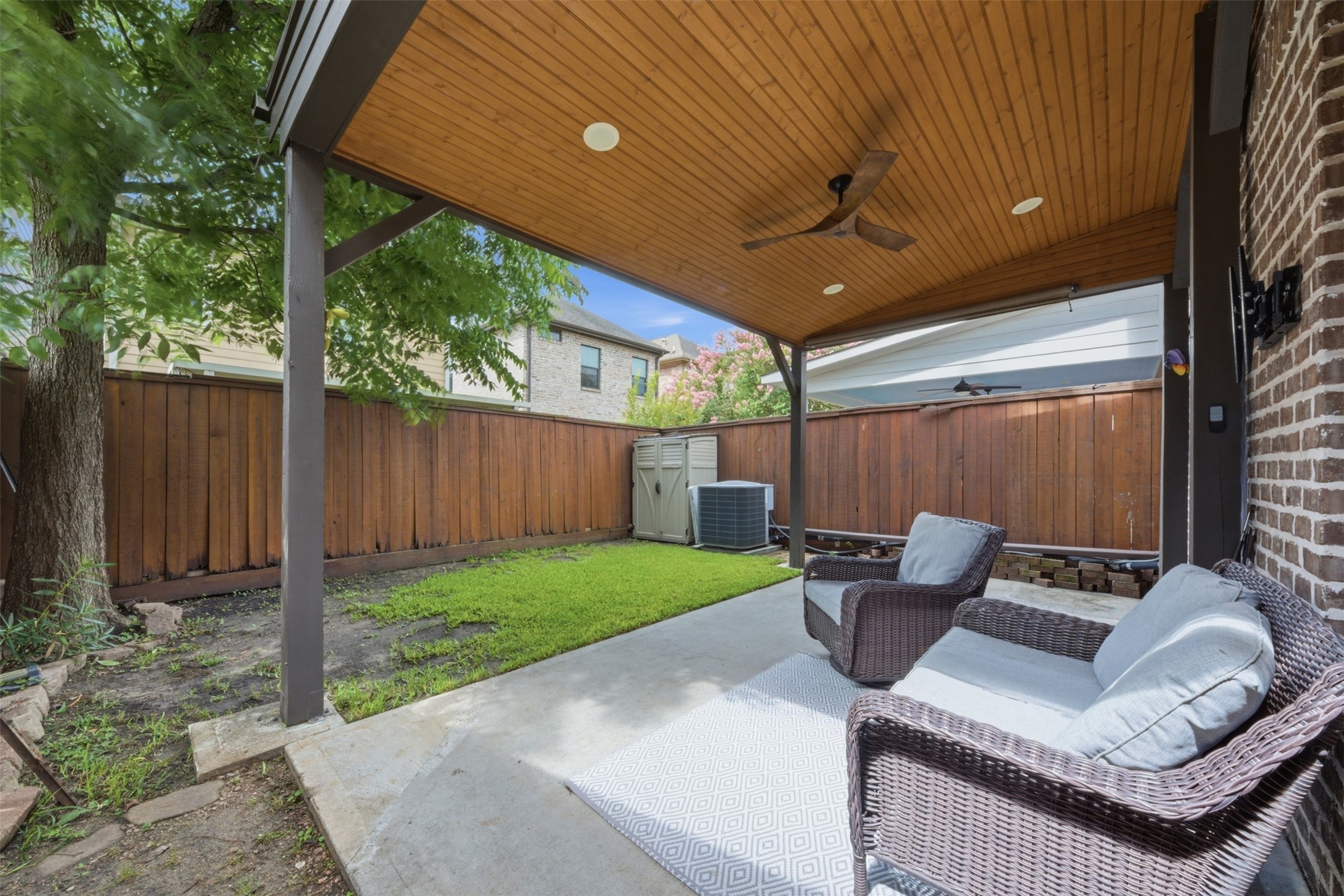 5929 Kansas Street Houston, TX 77007 - Photo 27 of 30 Rare covered patio & backyard