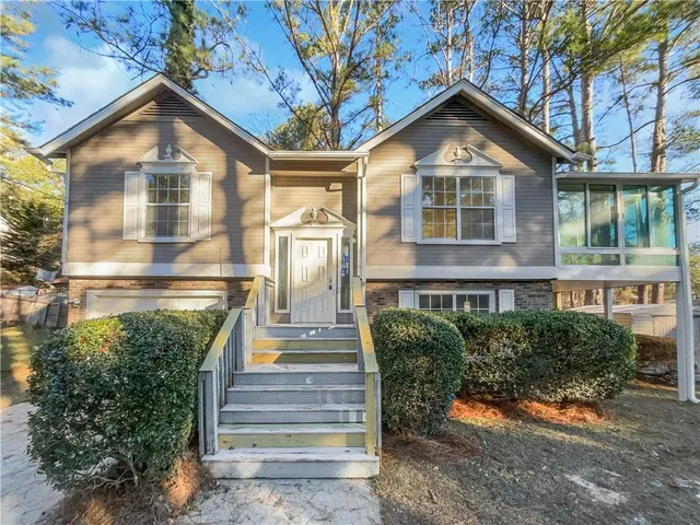 $240,000 | 587 Tarragon Way Southwest, Atlanta, GA 30331