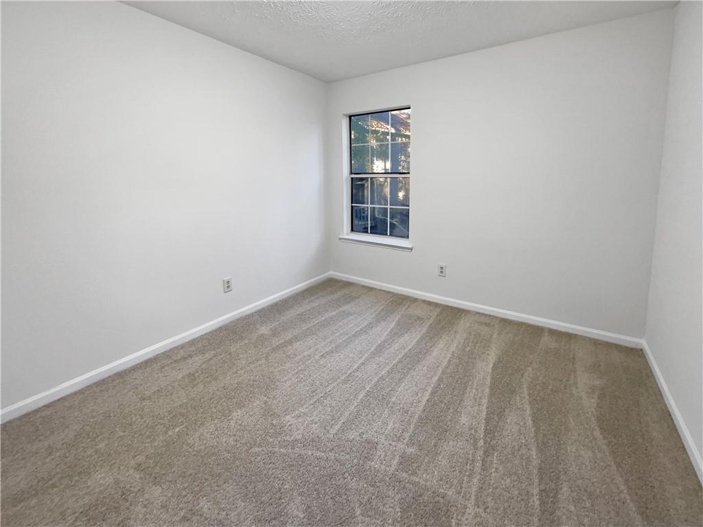 587 Tarragon Way Southwest Atlanta, GA 30331 - Photo 4 of 23