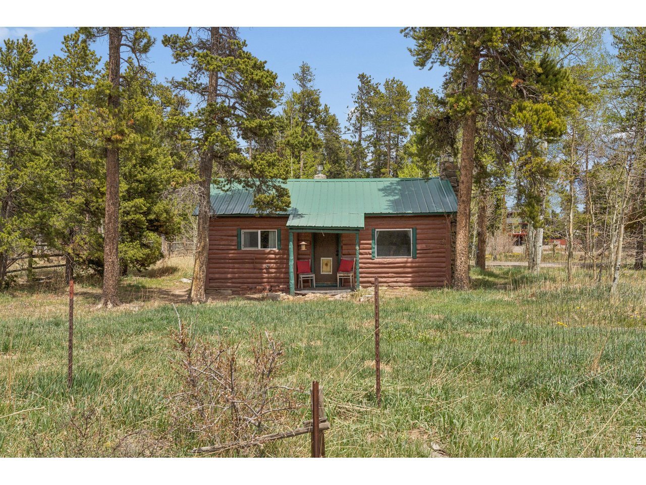 27 Gap Road Black Hawk, CO 80422 - Photo 26 of 36 a backyard of a house with table and chairs