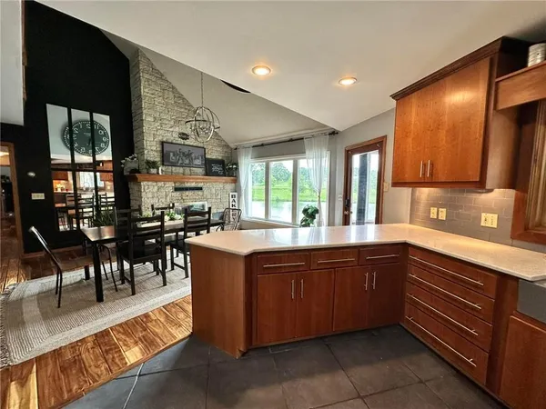 $595,000 | 24 Lakeview Drive, Lexington, MO 64067