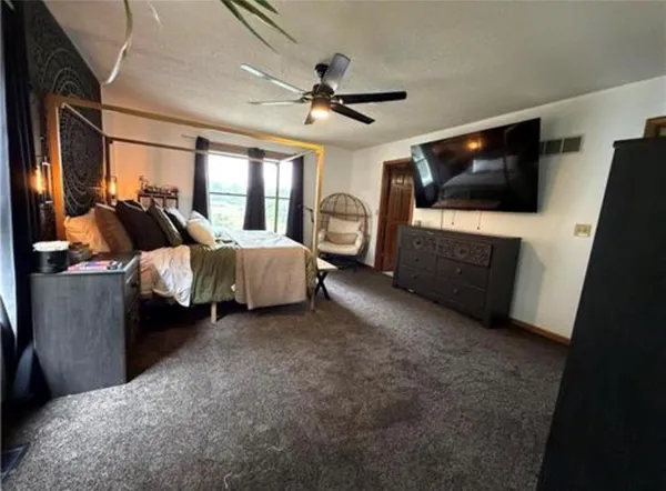 $595,000 | 24 Lakeview Drive, Lexington, MO 64067