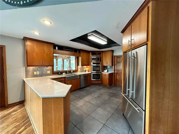 $595,000 | 24 Lakeview Drive, Lexington, MO 64067