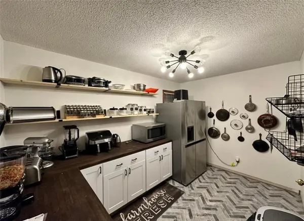 $595,000 | 24 Lakeview Drive, Lexington, MO 64067