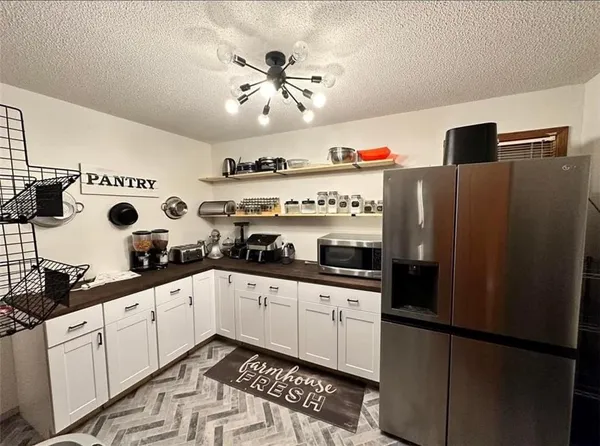 $595,000 | 24 Lakeview Drive, Lexington, MO 64067