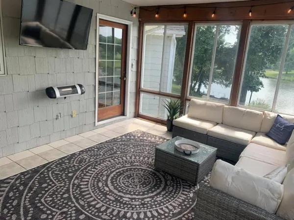 $595,000 | 24 Lakeview Drive, Lexington, MO 64067