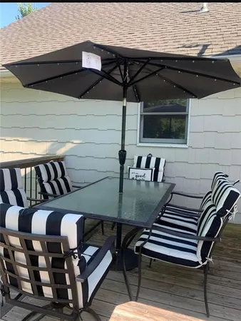 $595,000 | 24 Lakeview Drive, Lexington, MO 64067