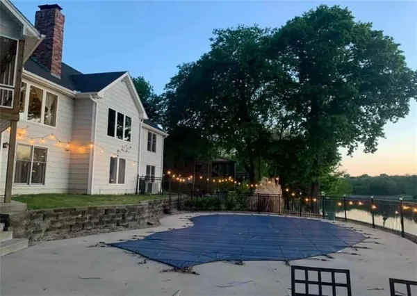 $595,000 | 24 Lakeview Drive, Lexington, MO 64067