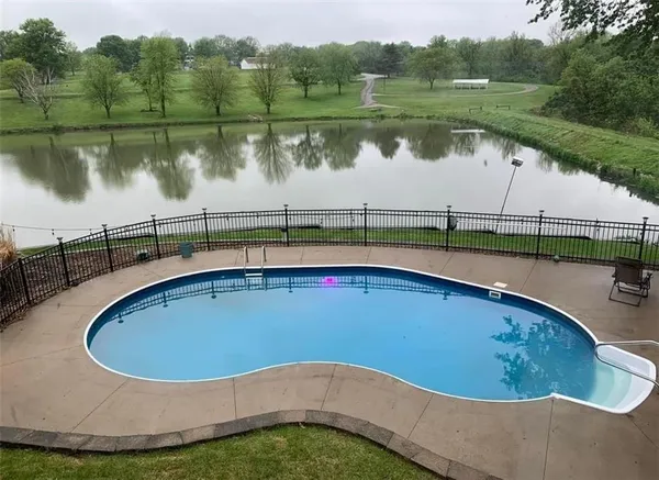 $595,000 | 24 Lakeview Drive, Lexington, MO 64067