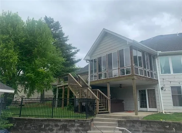 $595,000 | 24 Lakeview Drive, Lexington, MO 64067