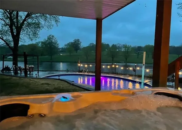 $595,000 | 24 Lakeview Drive, Lexington, MO 64067