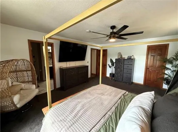 $595,000 | 24 Lakeview Drive, Lexington, MO 64067