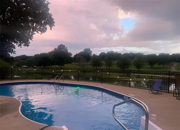 $595,000 | 24 Lakeview Drive, Lexington, MO 64067