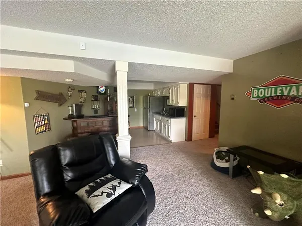 $595,000 | 24 Lakeview Drive, Lexington, MO 64067