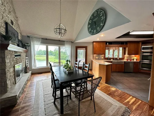 $595,000 | 24 Lakeview Drive, Lexington, MO 64067