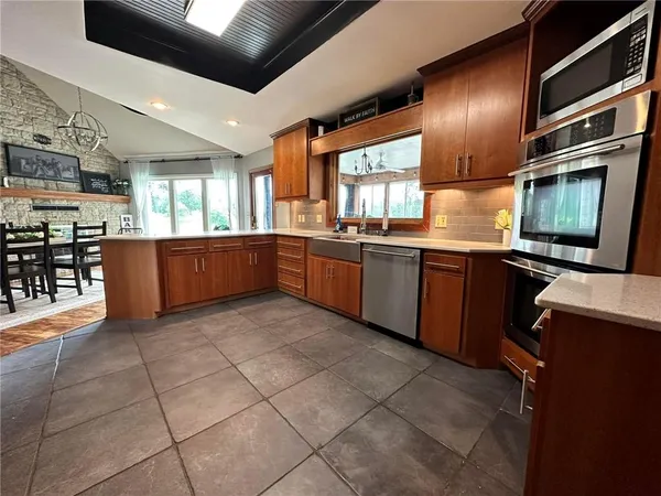 $595,000 | 24 Lakeview Drive, Lexington, MO 64067