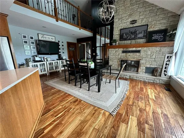 $595,000 | 24 Lakeview Drive, Lexington, MO 64067