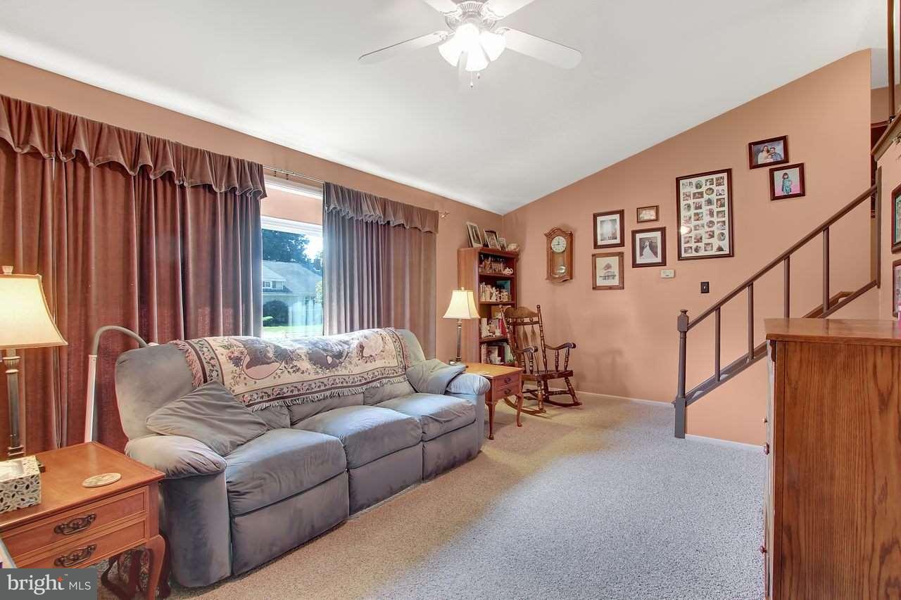 717 Gunnison Road York, PA 17404 - Photo 2 of 25